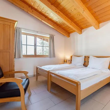 Maxima - In - Out Chalet
