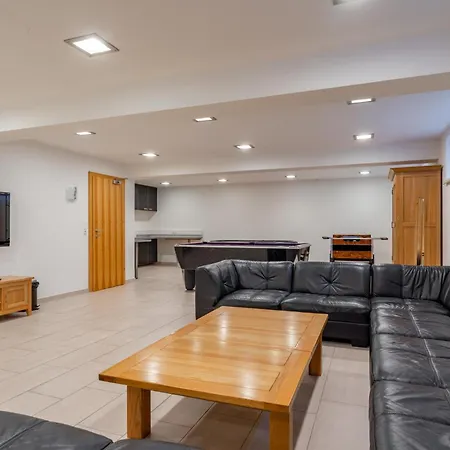 Chalet Maxima - In - Out *